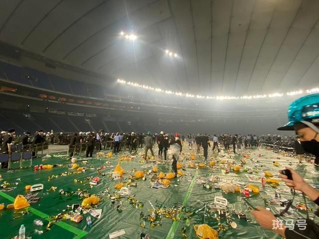 日本企业家怒斥日本球迷看台捡垃圾（令人恶心的奴性）(图10)