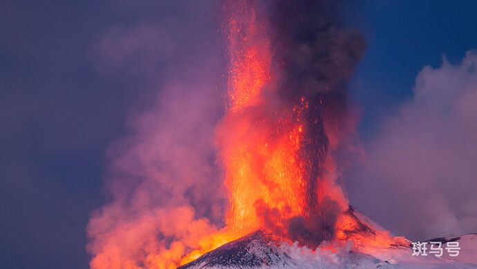 智利拉斯卡尔火山喷出六千米灰柱（当地发布安全警告）(图1)