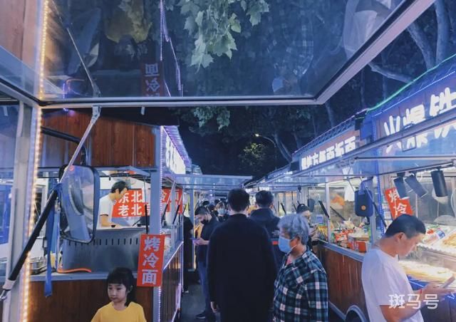 小伙被嘲笑买不起泡面一怒全包圆（全部摔在地上）(图4)
