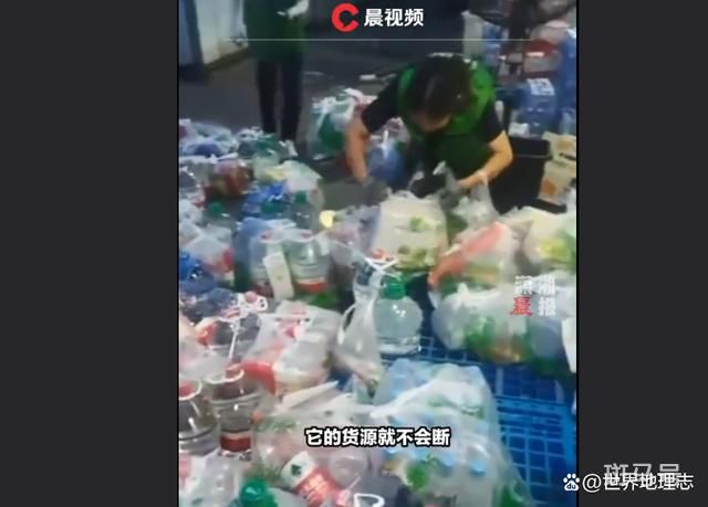 杜苏芮逼近 厦门市民狂囤泡面和水（应对台风威胁）(图1)