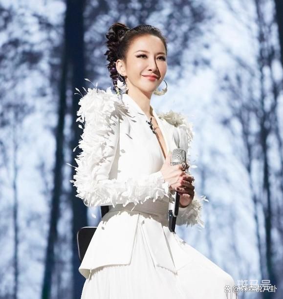 李玟丧礼流程及扶灵名单曝光（代表家属的只有姐夫，Bruce被消失）(图1)
