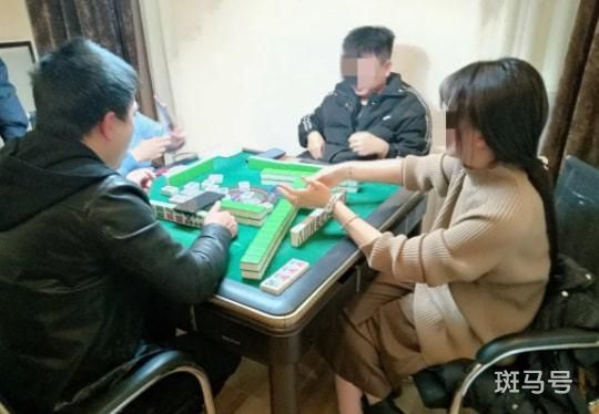 女子打麻将被“三吃一” 找警察评理（自投罗网！）(图2)