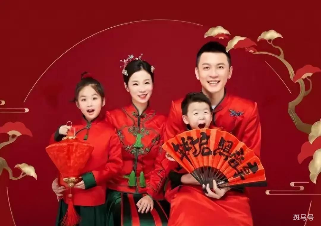 杨鸣离婚案12月12日开庭（和美女搂抱被曝光）(图8)